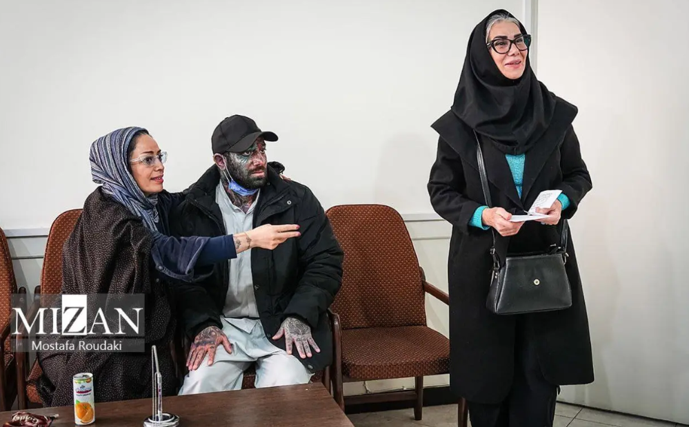 برگزاری اولین دادگاه امیر تتلو با حضور مادر و خواهرش + عکس