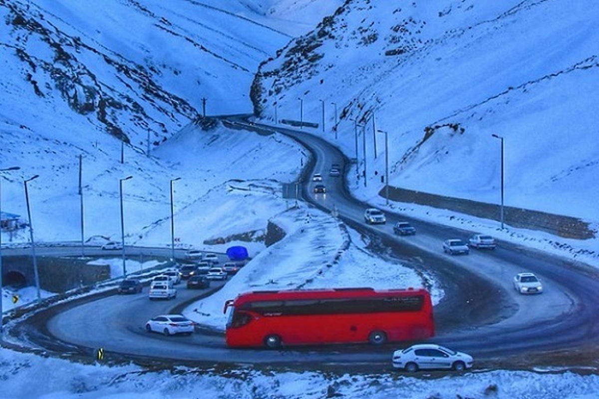 بارش برف و باران در ۱۲ استان؛ چالوس و هراز مسدود شد