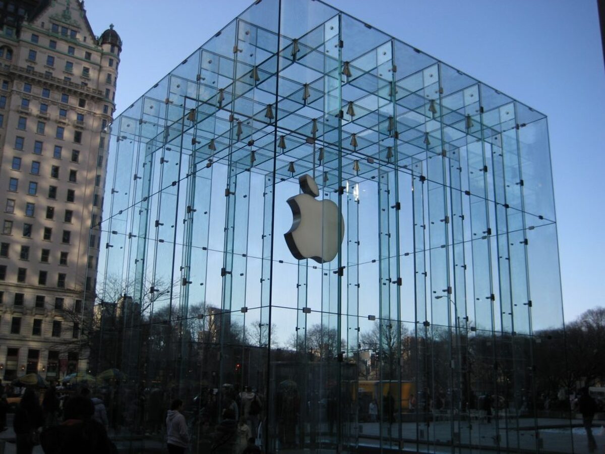 اپل عنوان ارزشمندترین شرکت جهان را پس گرفت